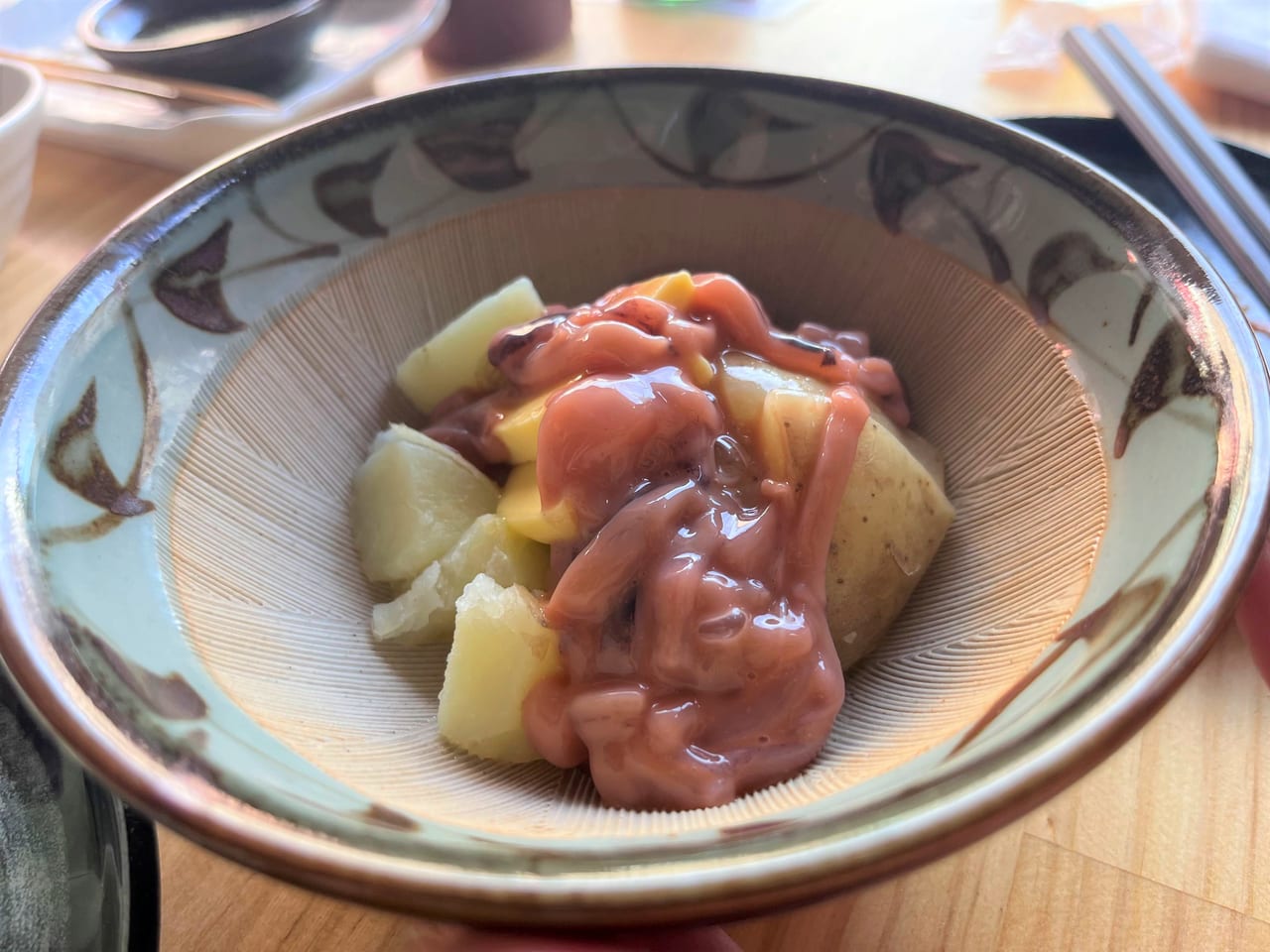 もつ焼きしげ吉の塩辛じゃがバター