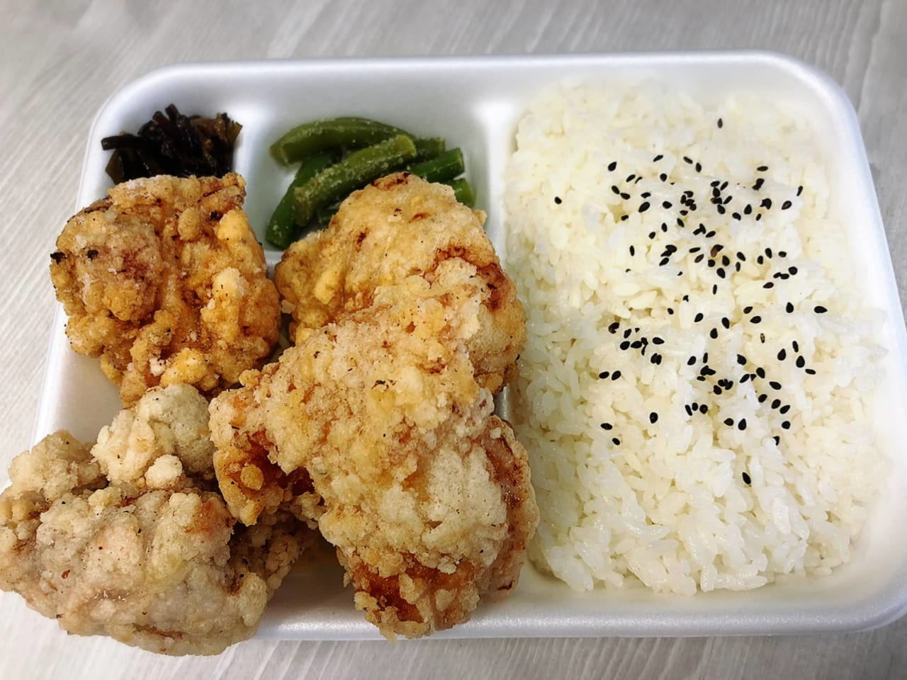 HACHINANA KITCHEN.