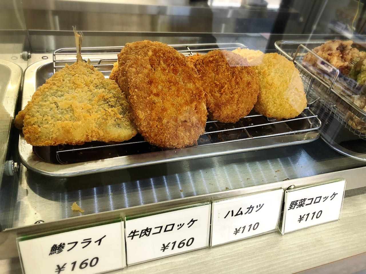 HACHINANA KITCHEN.