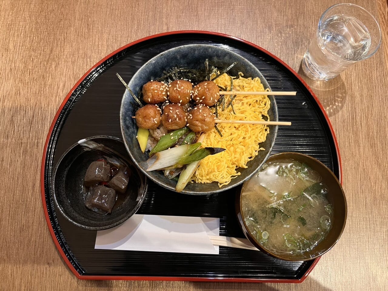 とりせい茶屋のつくね丼