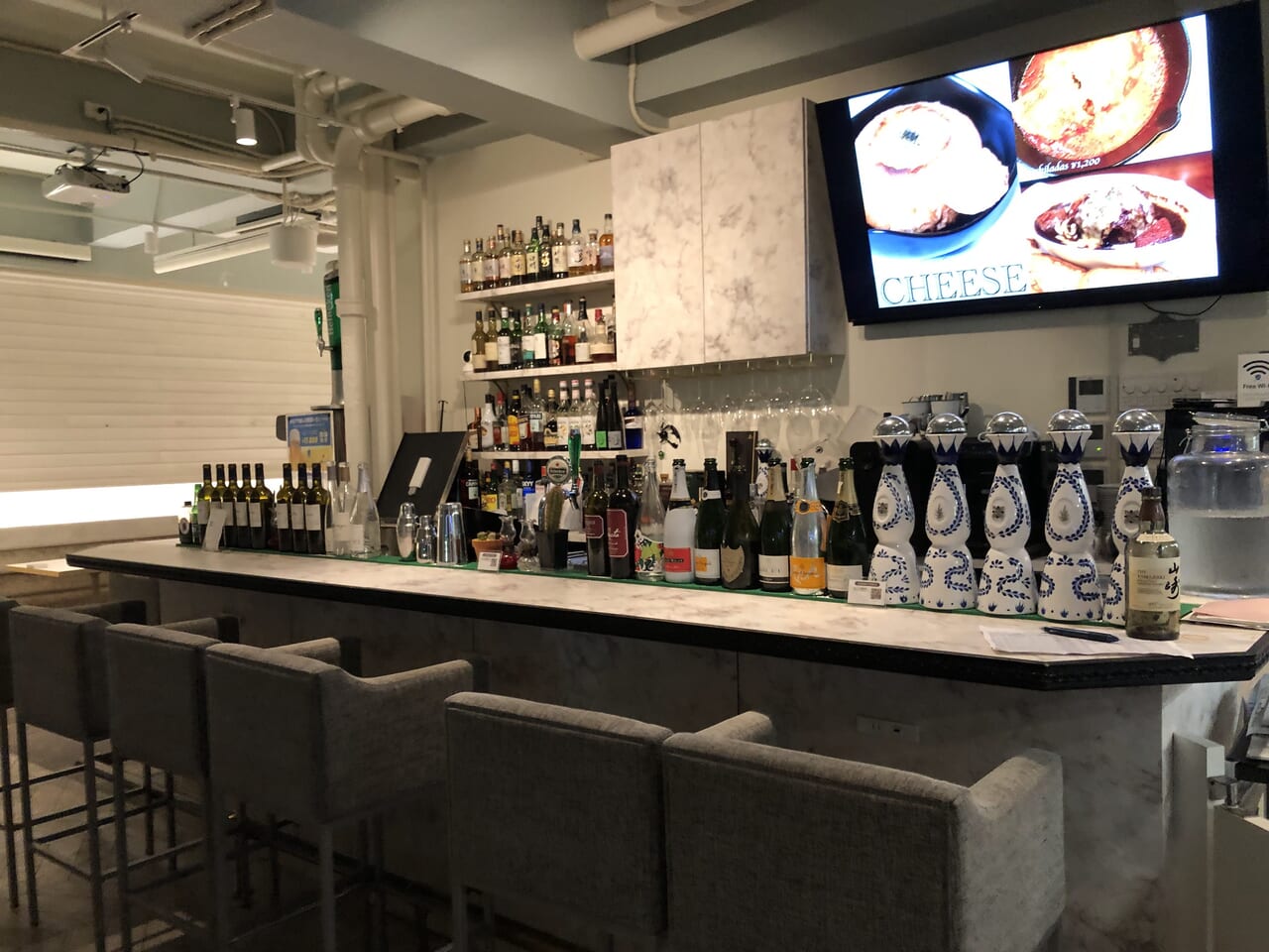 Deli & Restaurant Bar Maachin