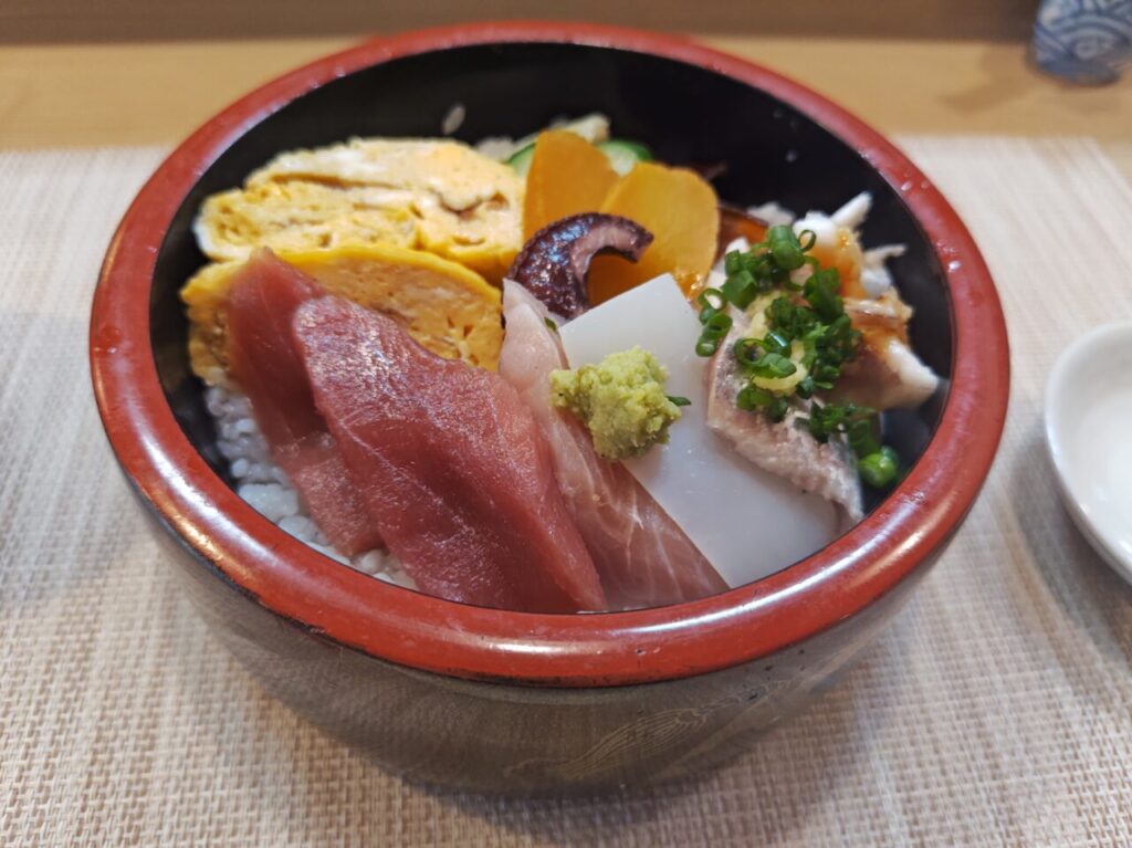 Chirashisushi」